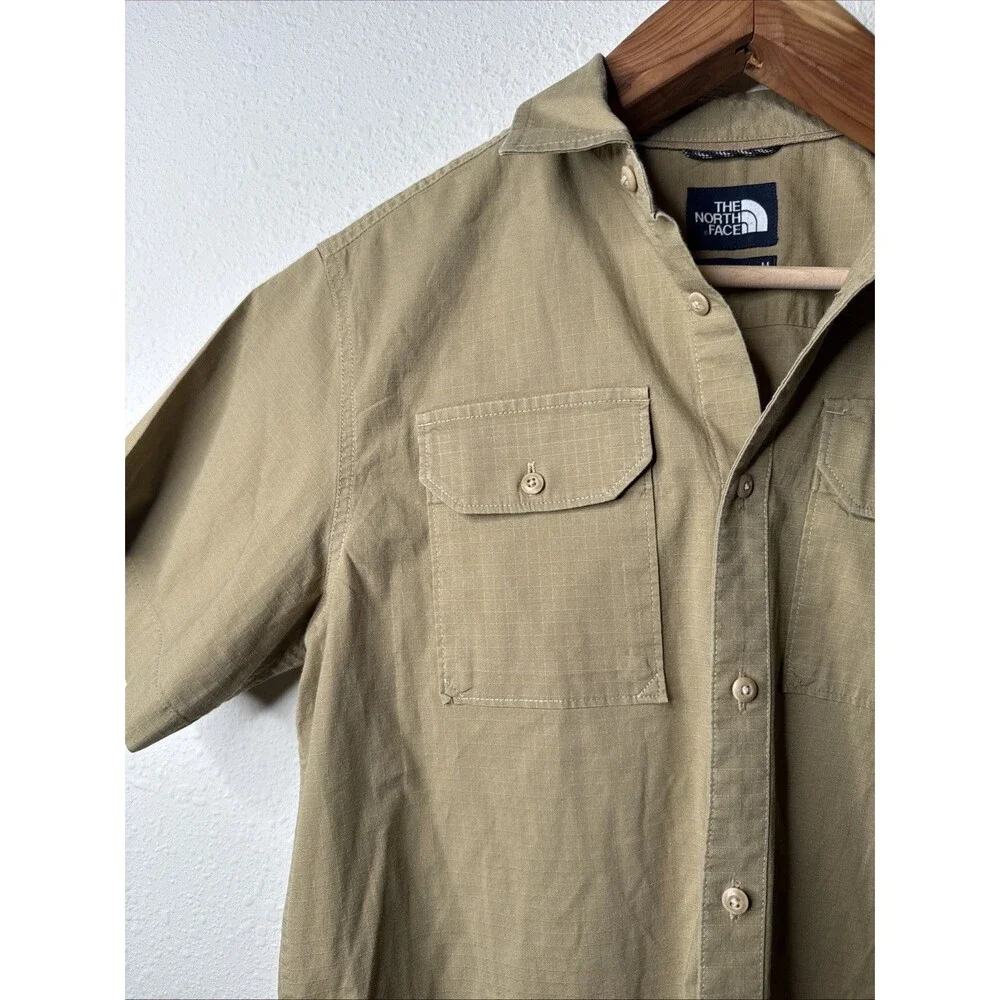 The North Face Mens Medium Short Sleeve Ripstop Button Up  Shirt, Camel Tan